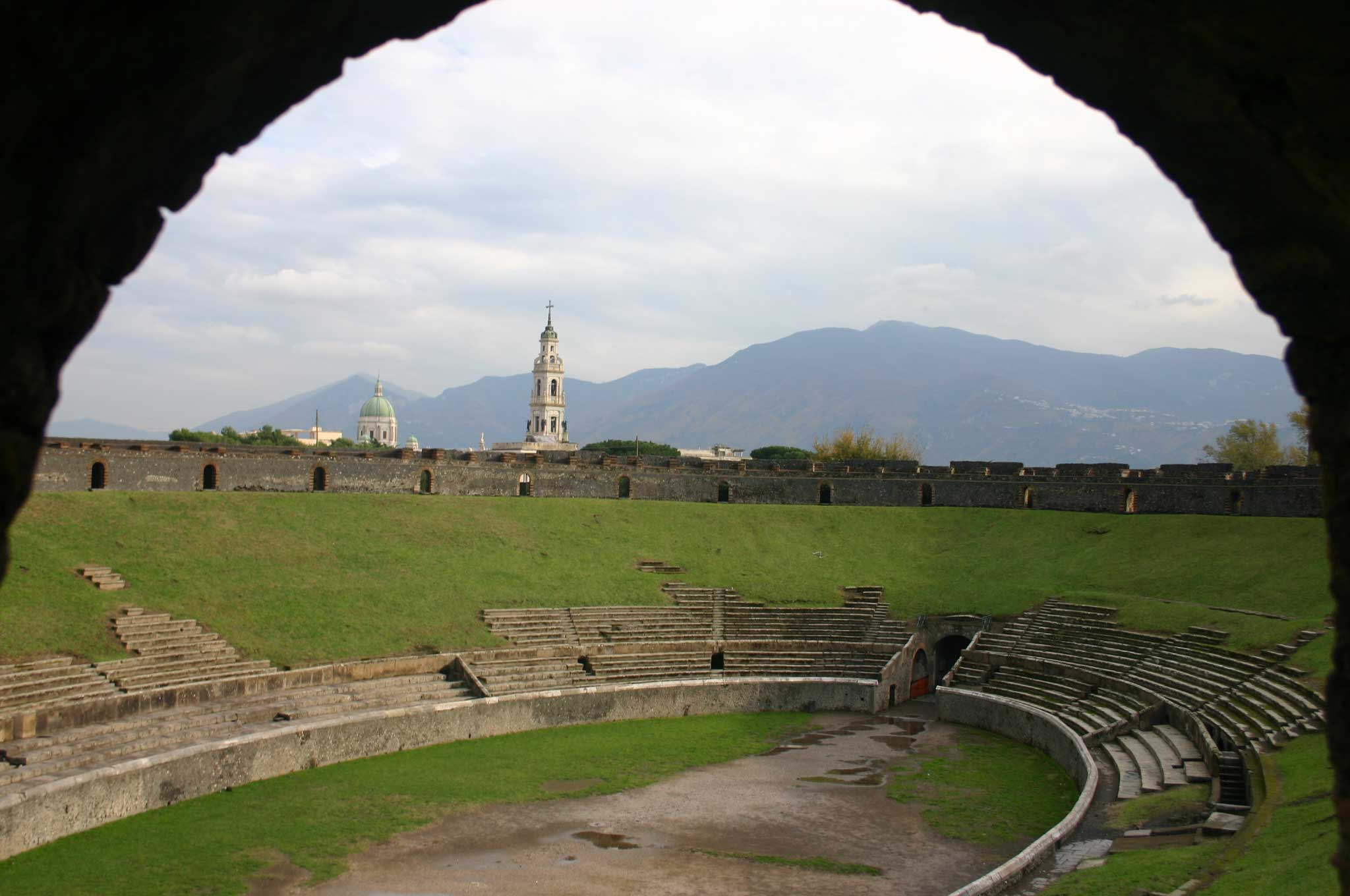 Walkopedia - the world's best walks, treks and hikes: Across Pompeii,Italy2048 x 1360