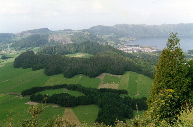 Sete Cidades - By Flickr user cristinawrs