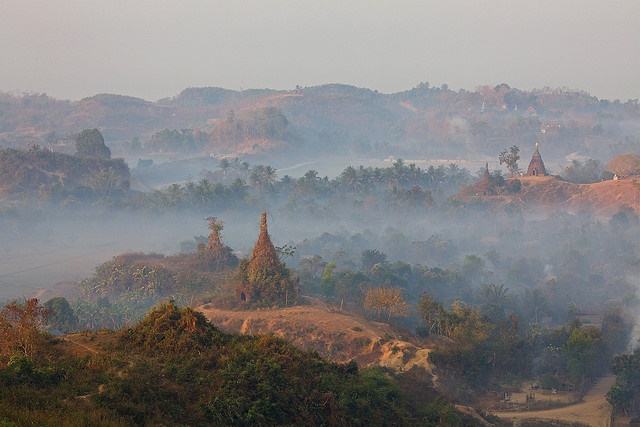 Mrauk U
Mrauk U - Dawn From Shetaung pagoda© Copyright Flickr user jmhullot