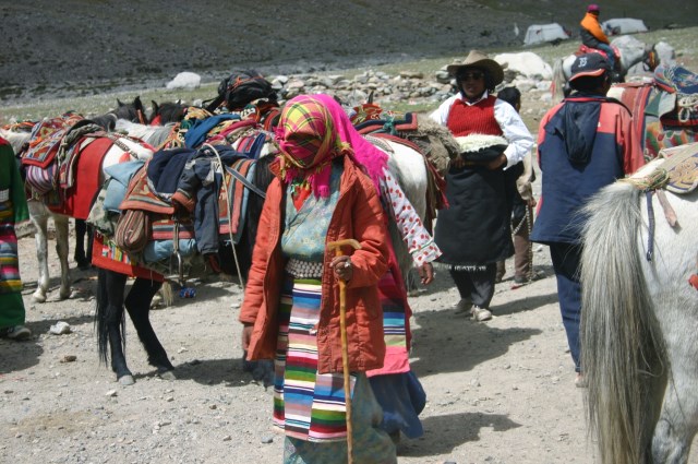 China Tibet, Mount Kailash Kora, Horsemen and pilgrims, Walkopedia