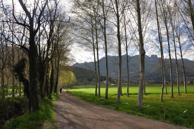 Catalan Hills - walking to Joanetes - ©Dee Mahan... Catalan Hills: Catalan Hills - walking to Joanetes - ©Dee Mahan...