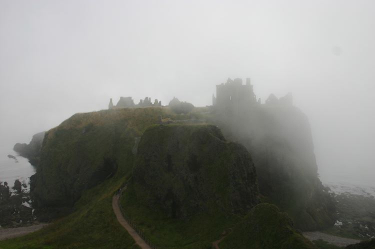 United Kingdom Scotland Aberdeenshire, Dunottar, Haar lifting, Walkopedia