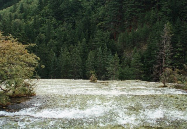 China Sichuan, Jiuzhaigou and Huanglongsi, JZG wide rushing stream over calciuum base, Walkopedia