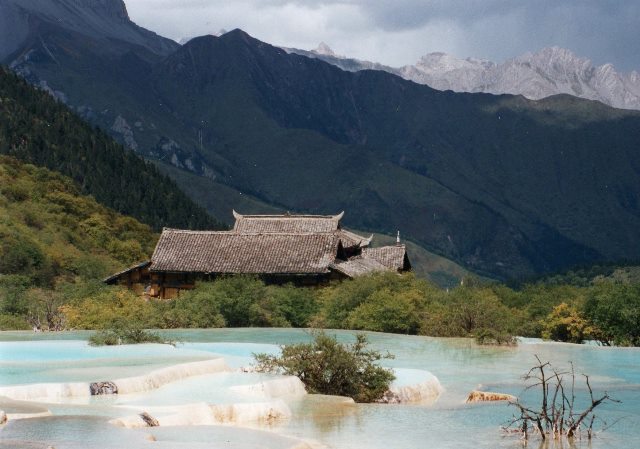 China Sichuan, Jiuzhaigou and Huanglongsi, addnl) Ancient temple by pools at top of Huanglongsi, Walkopedia