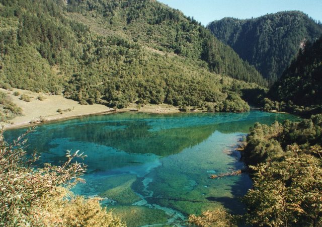 China Sichuan, Jiuzhaigou and Huanglongsi, Jiuzhaigou mineral lake, Walkopedia