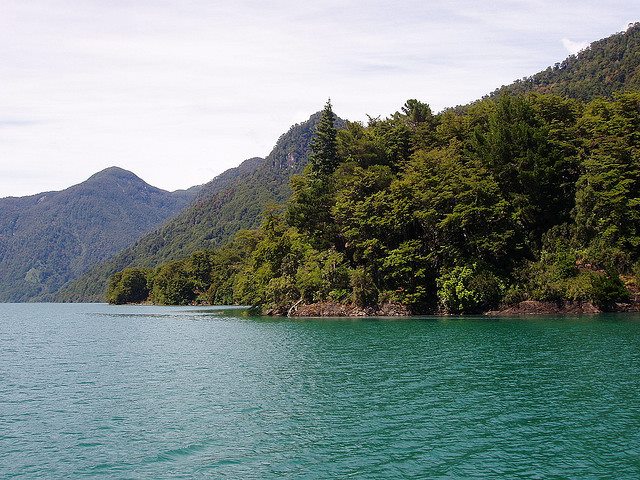 Chile Patagonia: Vicente Perez Rosales NP, Vicente Perez Rosales NP, Lago Todos los Santos, Walkopedia