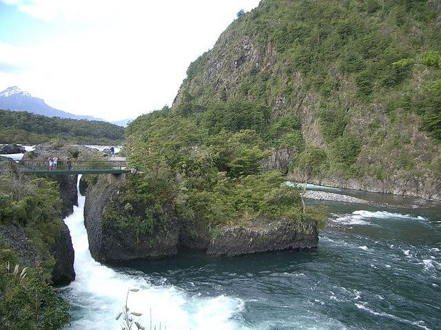 Chile Patagonia: Vicente Perez Rosales NP, Vicente Perez Rosales NP, Rio Petrohue, Walkopedia