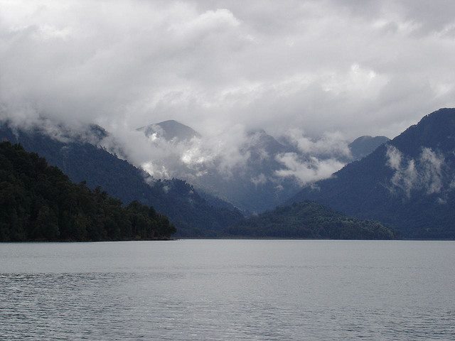 Chile Patagonia: Vicente Perez Rosales NP, Termas de Callao, Lago Todos los Santos, Walkopedia