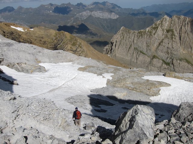 France Pyrenees, Breche de Roland, Back in to France from the Breche, Walkopedia