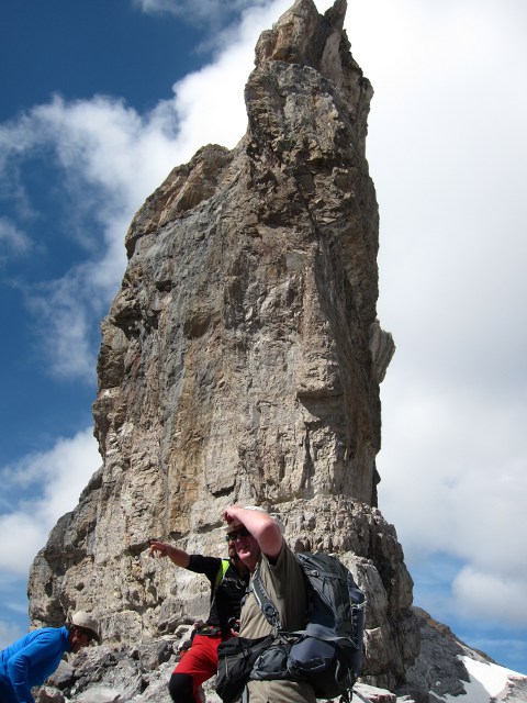 France Pyrenees, Breche de Roland, The wall is that thin!, Walkopedia