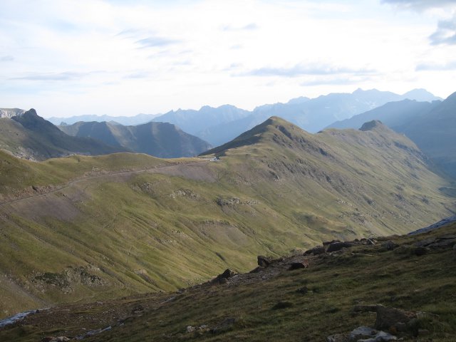 France Pyrenees, Breche de Roland, Across Col des Tentes, Walkopedia