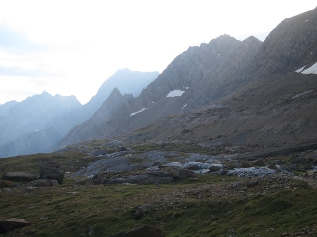 France Pyrenees, Breche de Roland, Along the balcony, Walkopedia