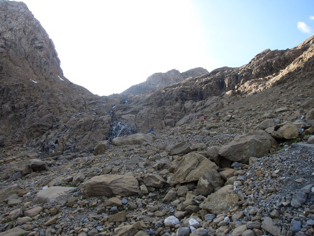 France Pyrenees, Breche de Roland, Steep bit to waterfall, Walkopedia