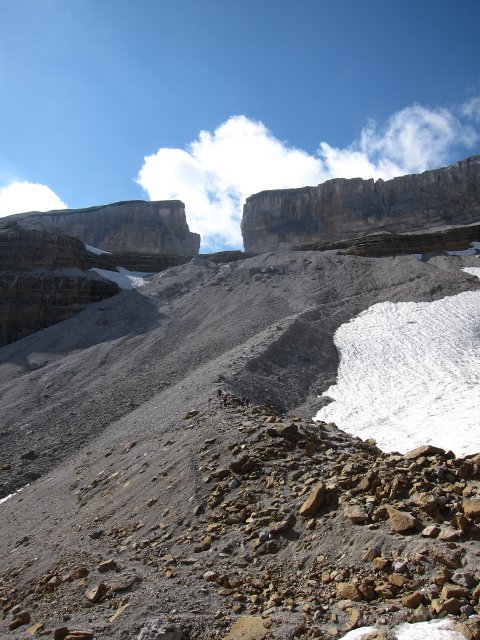 France Pyrenees, Breche de Roland, Moraine-ridge trail towards the Breche, Walkopedia