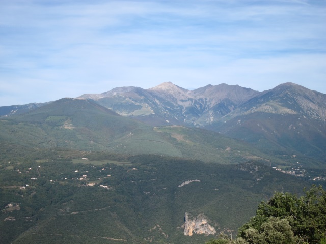 France Pyrenees, Pilo de Belmaig Ridge, Canigou from Can Rigall, Walkopedia