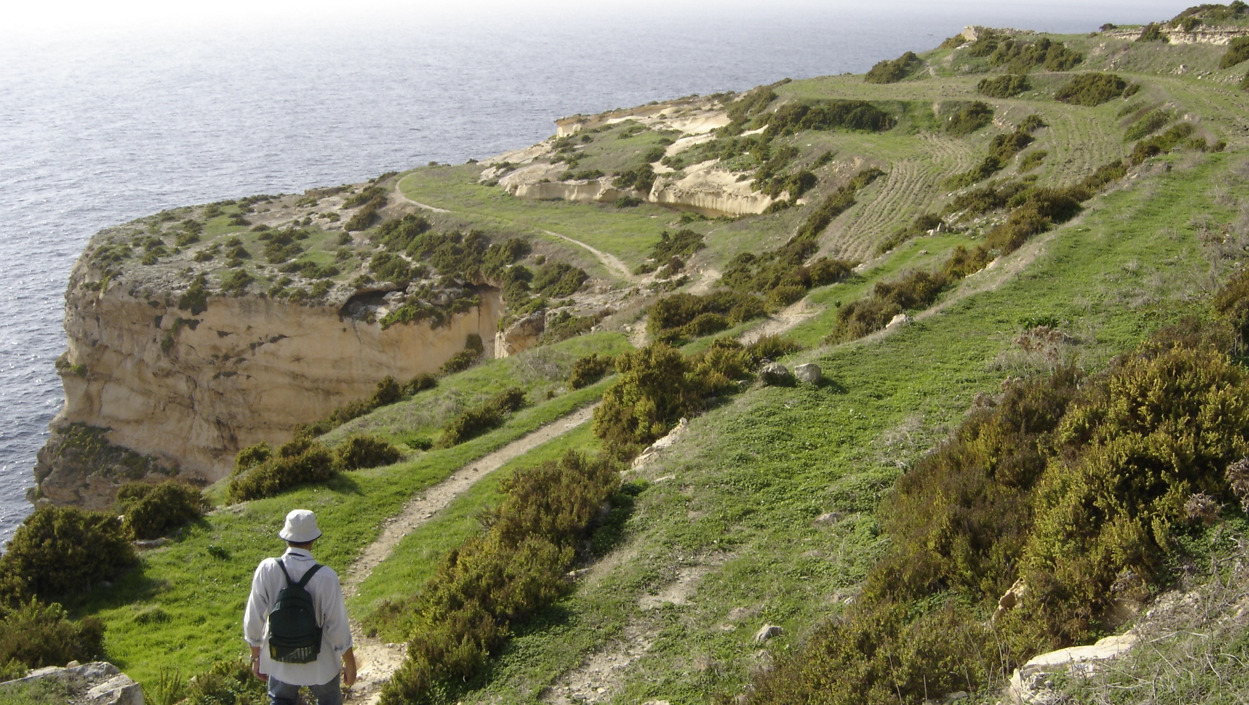 Malta, Gozo Coastal Walk, Path near Xlendi, Walkopedia