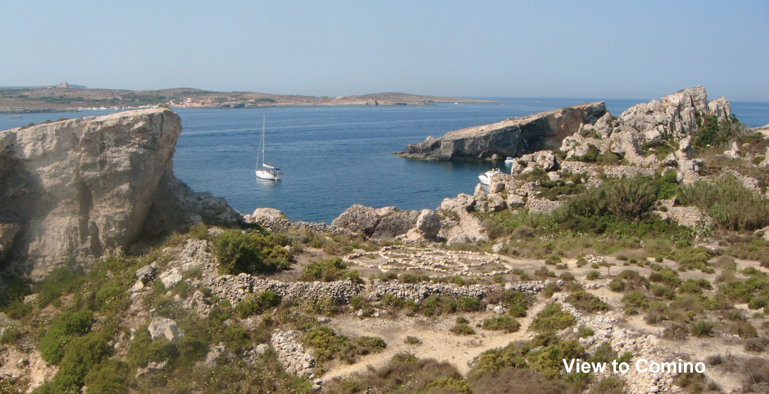 Malta, Gozo Coastal Walk, Vioew to Comino, Walkopedia
