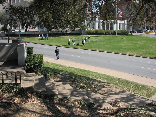 USA Texas, Kennedy Assassination Site, Dallas, Dealey Plaza as seen from the grassy knoll, Walkopedia