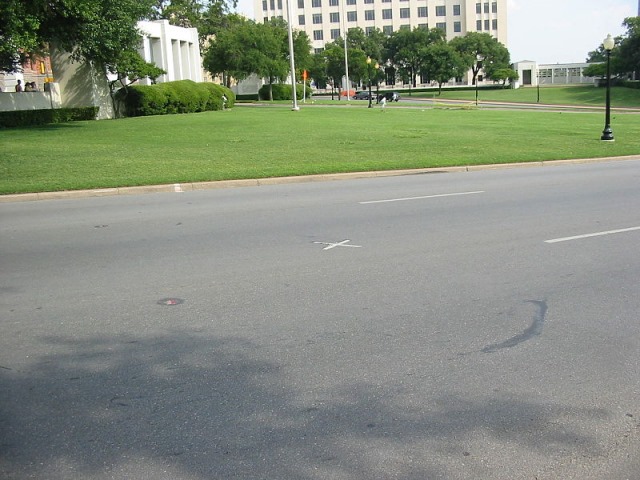 USA Texas, Kennedy Assassination Site, Dallas, Cross on the road where the first effective shot hit Kennedy, Walkopedia