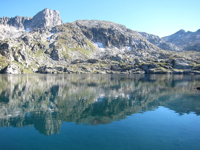 France Pyrenees, Neouvielle, Neouvielle tower at left behind Lac Bleu, Walkopedia