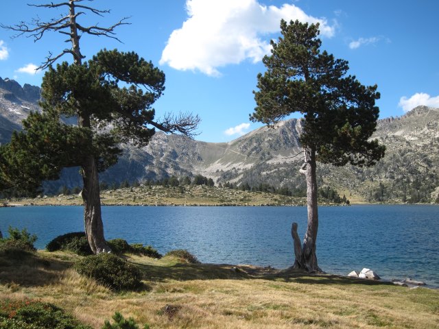 France Pyrenees, Neouvielle, Horquette d'Aubert in distance, Walkopedia