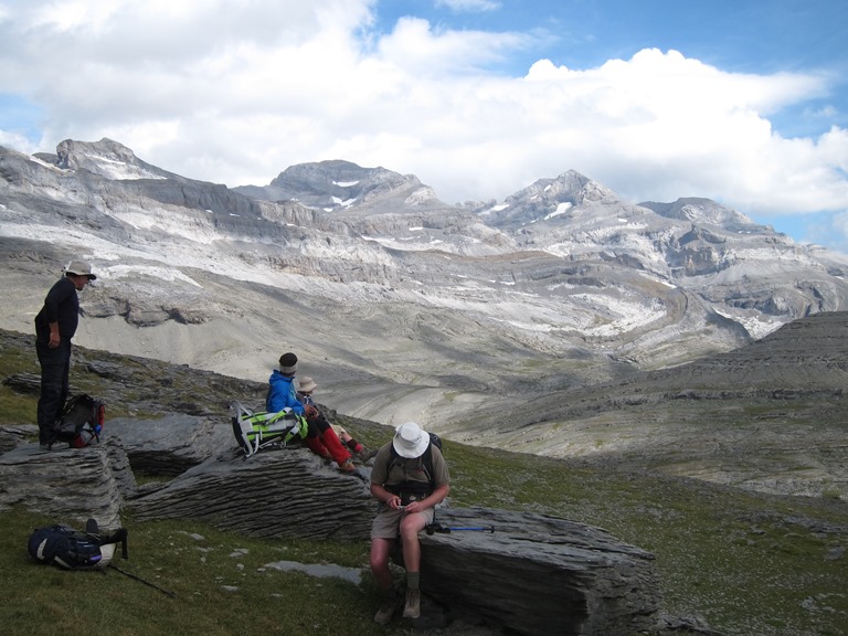 Spain Pyrenees, Spanish Pyrenees, East to M Perdido massif, Walkopedia