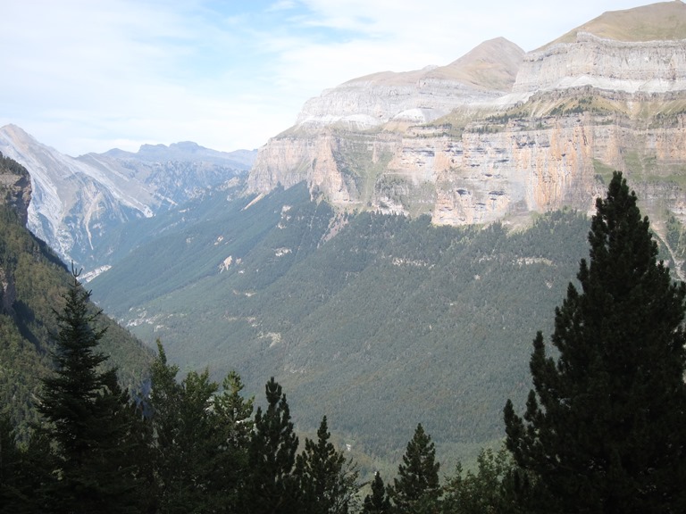 Spain Pyrenees, Spanish Pyrenees, Lower Ordesa canyon, Walkopedia