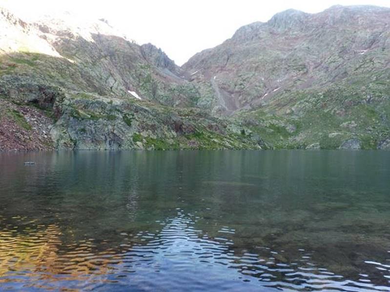 Spain Pyrenees, Spanish Pyrenees, Pica d'Estats, Jacob's Ladder in the centre, climbing to the Col de Sottlo, Walkopedia