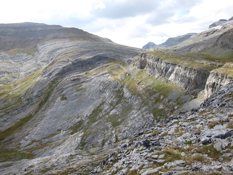 Spain Pyrenees, Spanish Pyrenees, Wierd strata, Circo de Goriz, Walkopedia