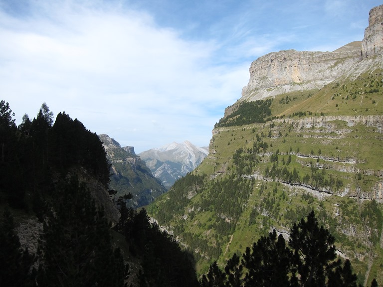 Spain Pyrenees, Spanish Pyrenees, Ordesa, the bend, Walkopedia