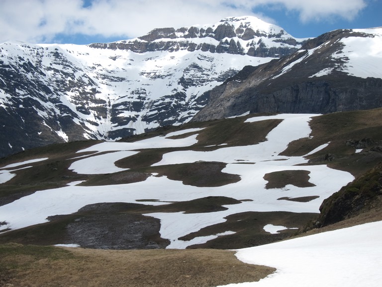 France Pyrenees, French Pyrenees, Late snow, Cirque de Troumouse, Walkopedia