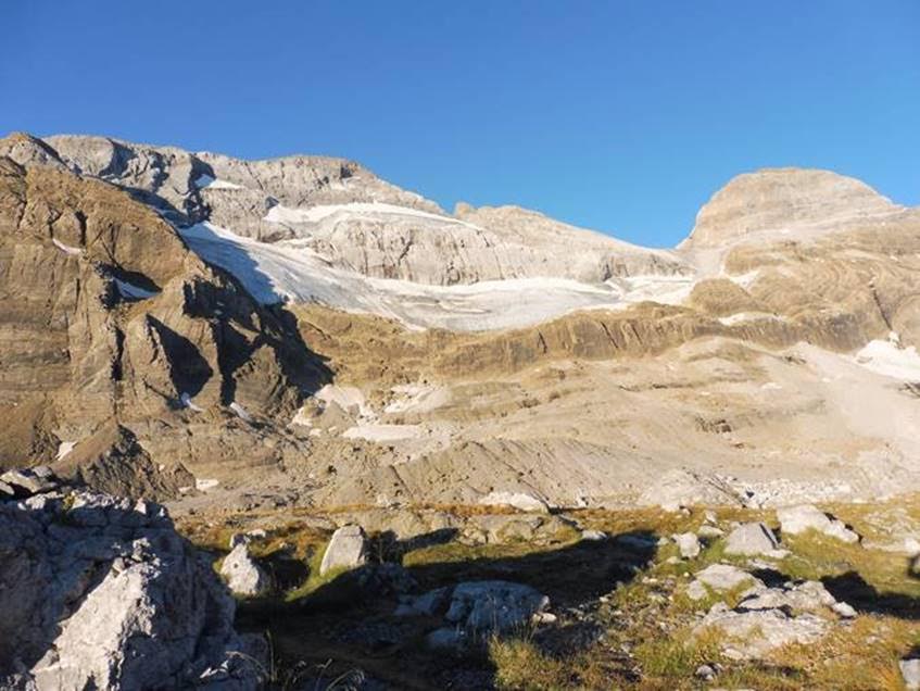 Spain Pyrenees, Ordesa/Monte Perdido NP, North face of Mont Perdu, there is only one non-technical route up, if you can find it, Walkopedia