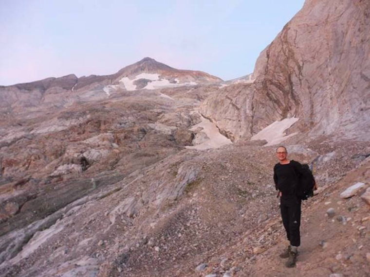 France Pyrenees, Pic du Midi d'Ossau, Climbing up to the glacier d'Ossoue at dawn, Walkopedia