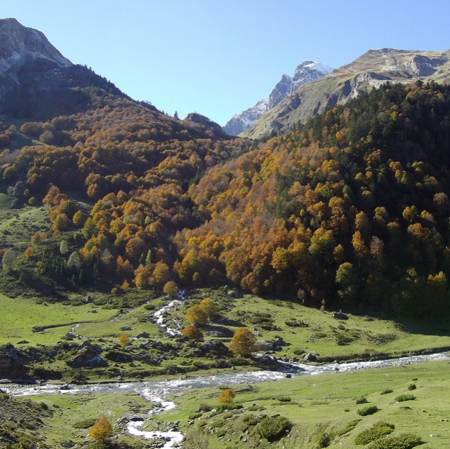 France Pyrenees, Pic du Midi d'Ossau, haute vallee d'Ossau, Walkopedia