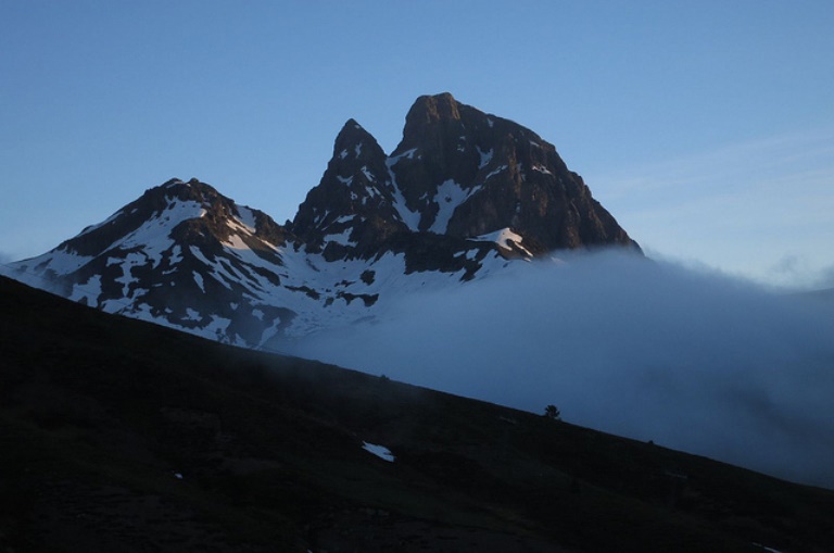 France Pyrenees, Pic du Midi d'Ossau, Pic du Midi d'Ossau, Walkopedia