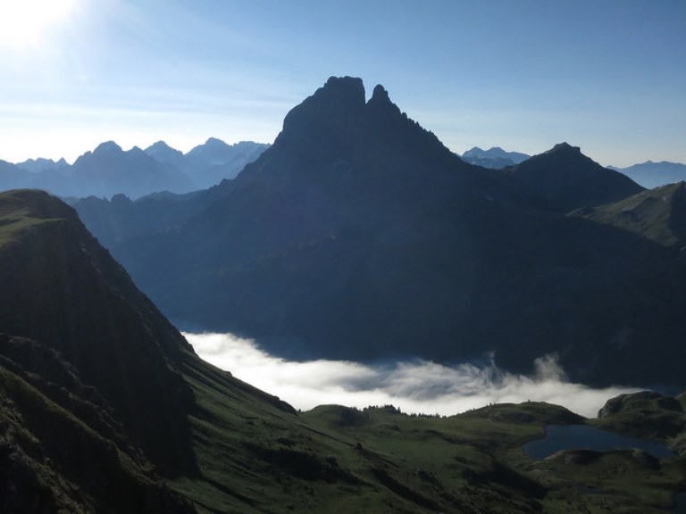 France Pyrenees, Pic du Midi d'Ossau, Pic du Midi d'Ossau, Walkopedia