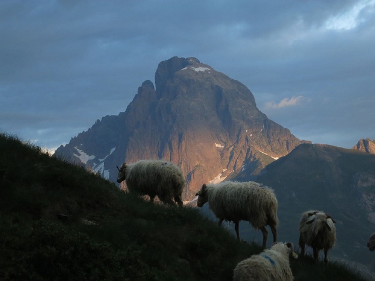 France Pyrenees, Pic du Midi d'Ossau, Pic du Midi d'Ossau, Walkopedia