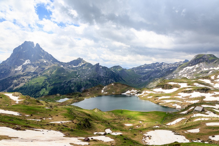 France Pyrenees, Pic du Midi d'Ossau, The Lacs d'Ayous, Walkopedia