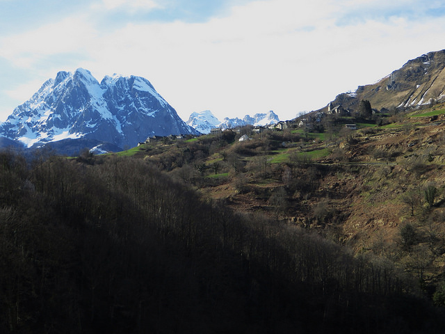 France Pyrenees, Cirque de Lescun, Le Village de Lescun, Walkopedia