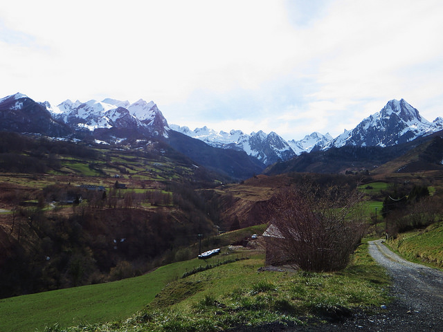 © Flickr user Bernard Blanc Cirque de Lescun: © Flickr user Bernard Blanc