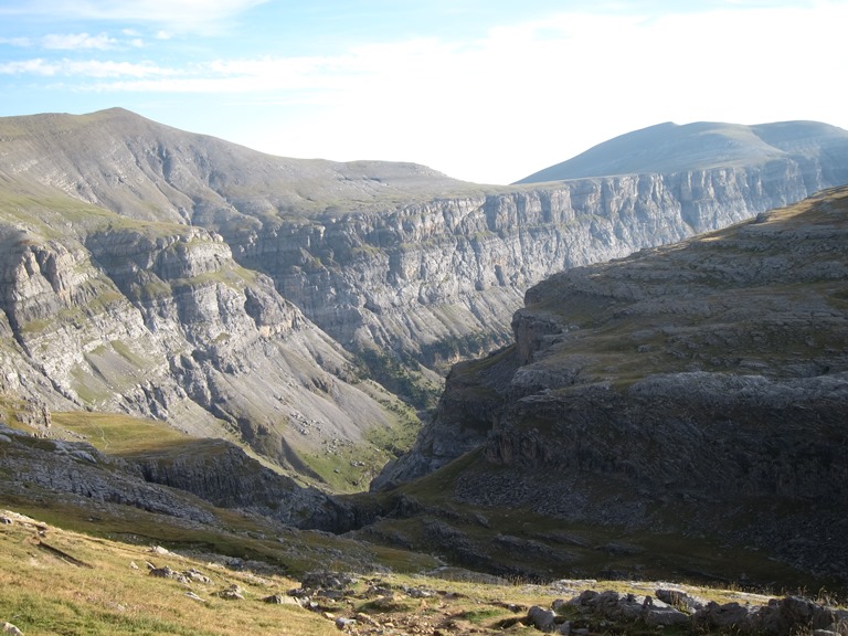 Spain Pyrenees, GR11, Ordesa Canyon late light from near Goriz, Walkopedia