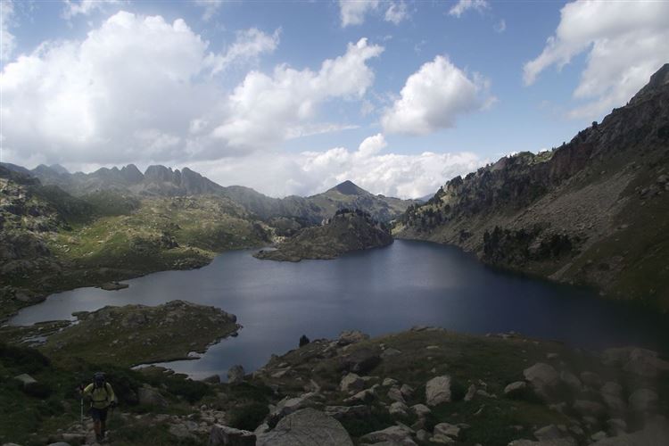 Spain Pyrenees, Aigues Tortes, Estany Obago on the path up to Port de Ratera, Walkopedia