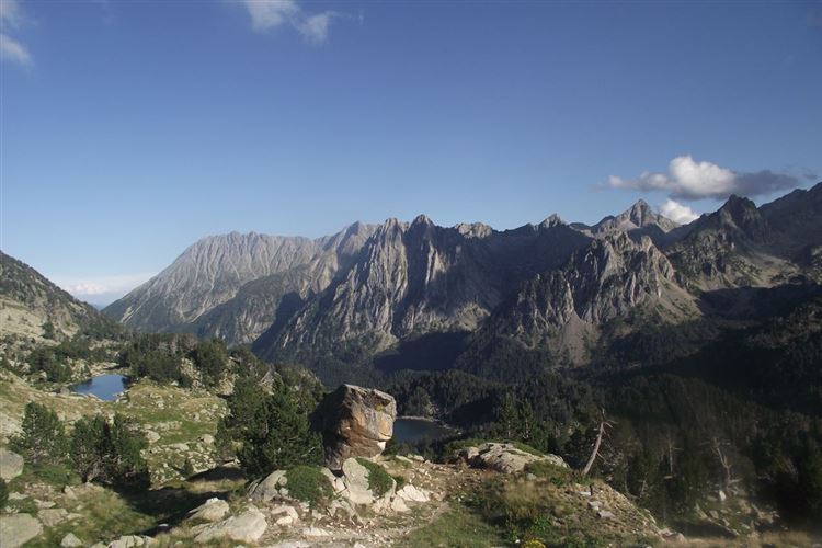 Spain Pyrenees, Aigues Tortes, Views from above the Amitges refugio, Walkopedia