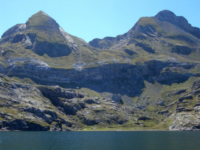 Ibon de Estanes
Ibon de Estanes  - © Excursiones por Huesca authors Sergio Aparicio Conte and Laura Parra Sarasa 1