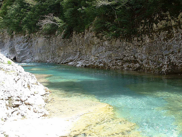 Spain Pyrenees, Anisclo Canyon, blue lagoon, Walkopedia