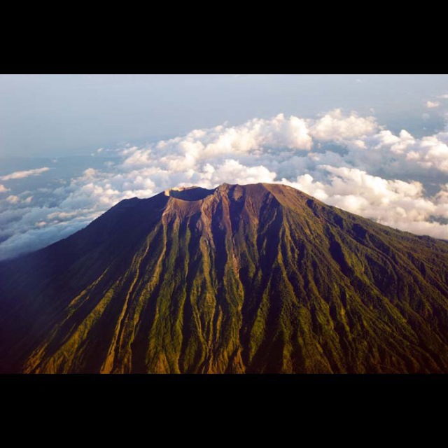 Indonesia Bali, Mount Agung, Over the Top, Walkopedia