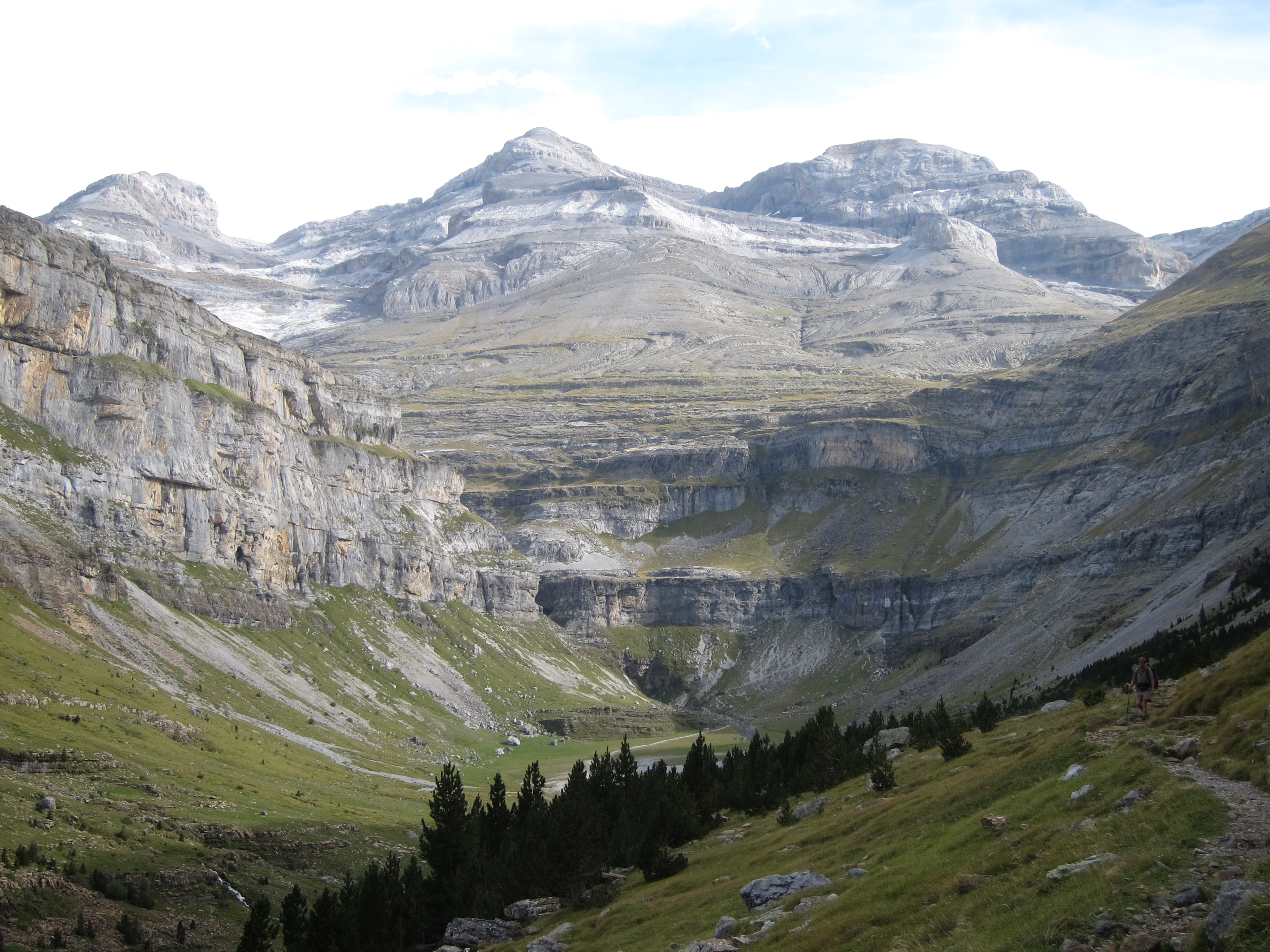 Spain Pyrenees, Ordesa Canyon, Upper Canyon fm Faja, Walkopedia