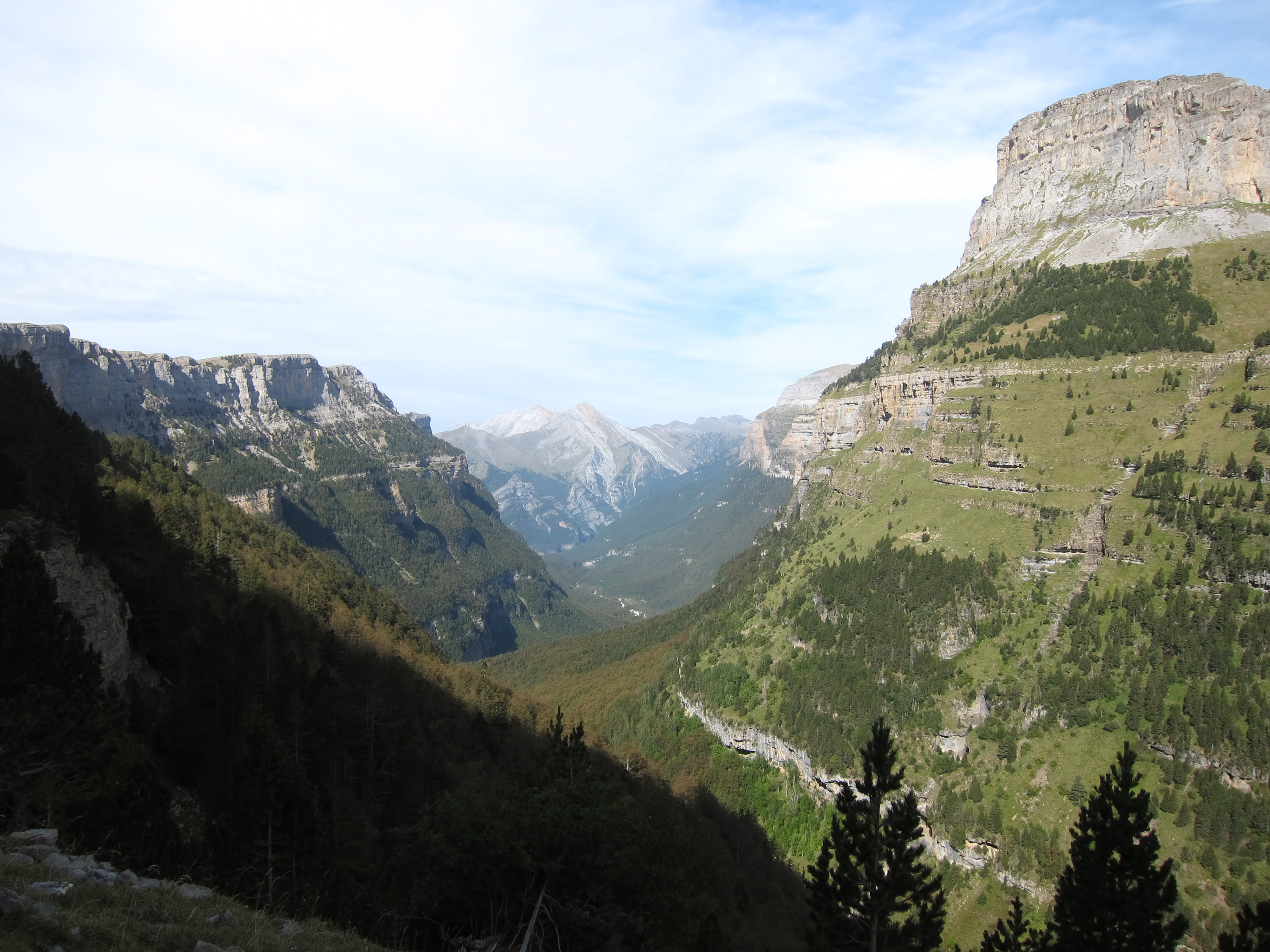 Spain Pyrenees, Ordesa Canyon, Lower Canyon, around the bend, Walkopedia