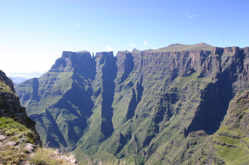 South Africa Drakensberg, Drakensberg Escarpment, Drakensberg Escarpment - Across the Amphitheatre, Walkopedia