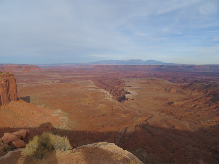 USA SW: Canyonlands NP, Canyonlands National Park, East from Buck Canyon Overlook, Walkopedia